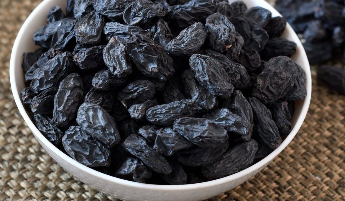 black raisins benefits for hair