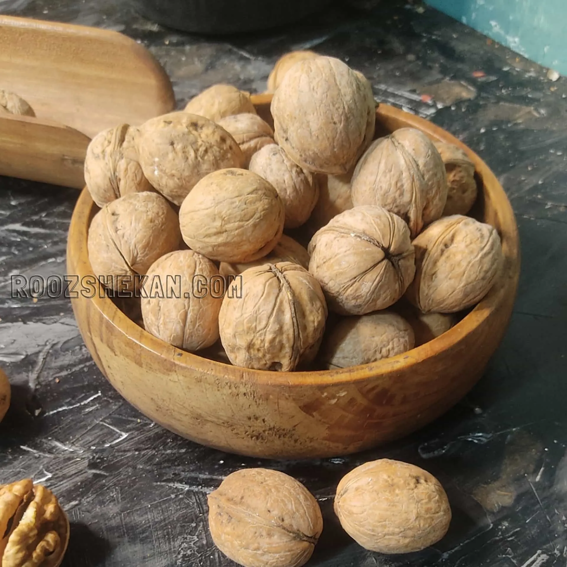 raw walnuts in shell purchase price + properties, disadvantages and advantages