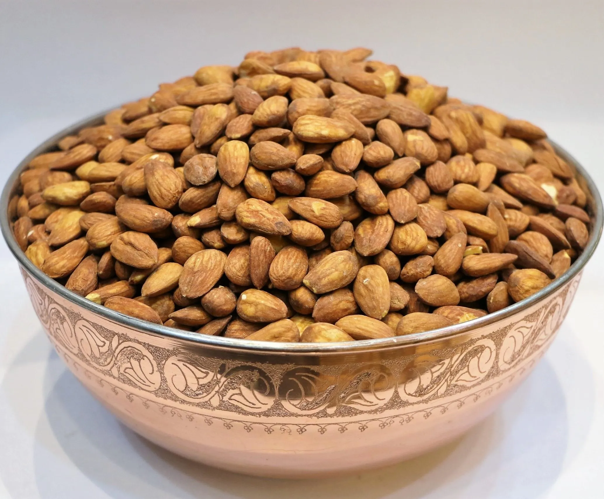 Purchase and price of all types of roasted almonds