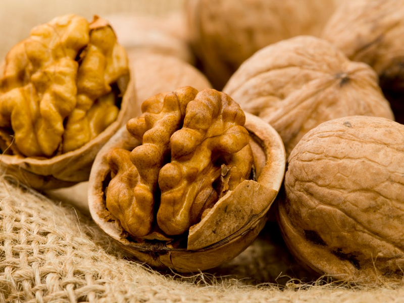 shelled walnuts calories