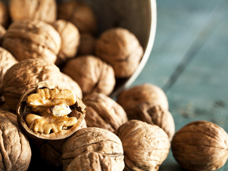 shelled walnuts calories