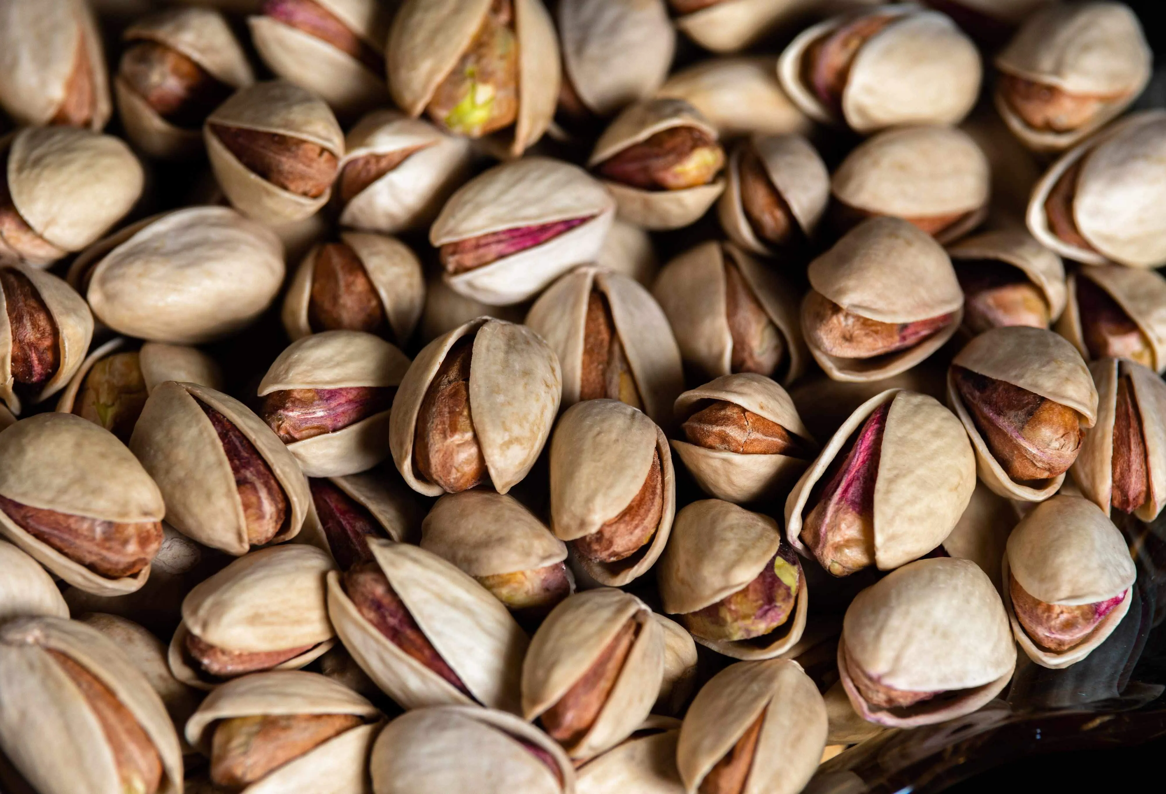 raw pistachio nuts